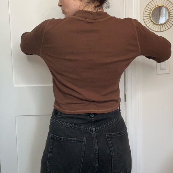 AE Long Sleeve Mock Neck w/ Ribbing detail - Picture 9 of 9